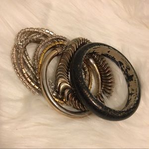 • Black & Gold Bracelet Set •